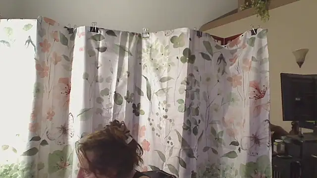 Snapshot of Ireallysquirt chatting on April 3, 12:41 am Ireallysquirt online show from April 3, 12:41 am
