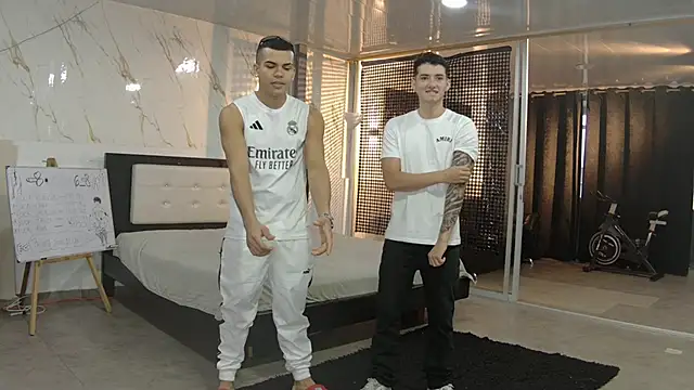 Snapshot of Boysgang_sex chatting on May 19, 11:16 am Boysgang sex online show from May 19, 11:16 am