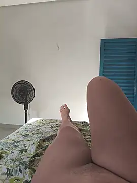 Snapshot of Bruninha_Hot10 chatting on April 28, 7:08 pm Bruninha Hot10 online show from April 28, 7:08 pm