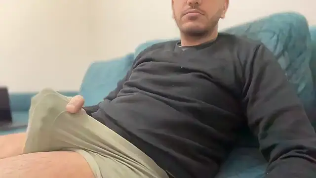 Snapshot of Mooka69 chatting on February 25, 8:25 am Mooka69 online show from February 25, 8:25 am