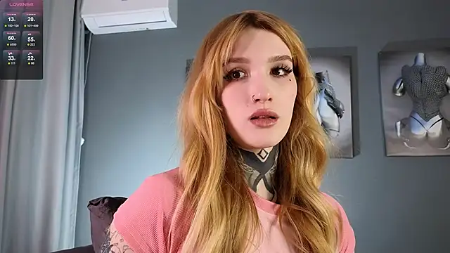 Snapshot of SophieInkk chatting on February 28, 7:56 pm SophieInkk online show from February 28, 7:56 pm