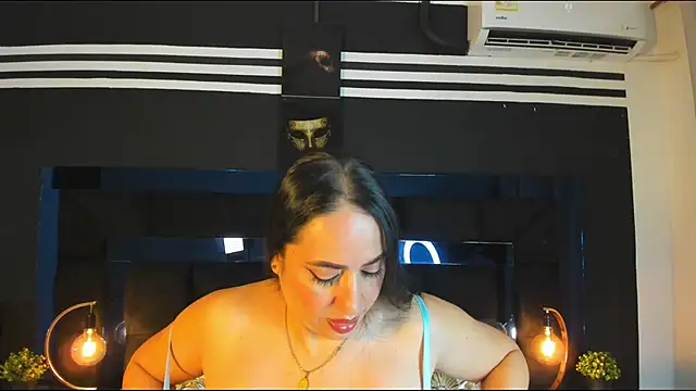 MayraVegas online show from December 17, 1:27 pm