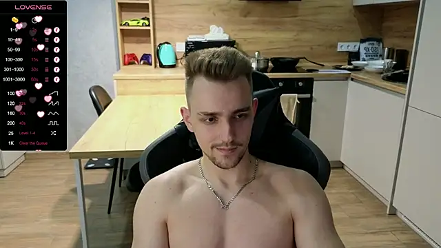 Snapshot of Larstar01 chatting on February 12, 1:30 am Larstar01 online show from February 12, 1:30 am