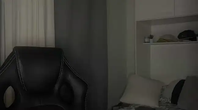 Snapshot of MiloCtc chatting on February 10, 4:52 am MiloCtc online show from February 10, 4:52 am