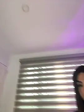 Snapshot of babybriexxx chatting on December 18, 6:25 pm babybriexxx online show from December 18, 6:25 pm