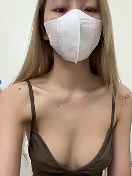 Lucy-Gold online show from April 12, 10:20 am