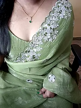 Snapshot of Nithya_05 chatting on December 17, 5:24 am Nithya 05 online show from December 17, 5:24 am