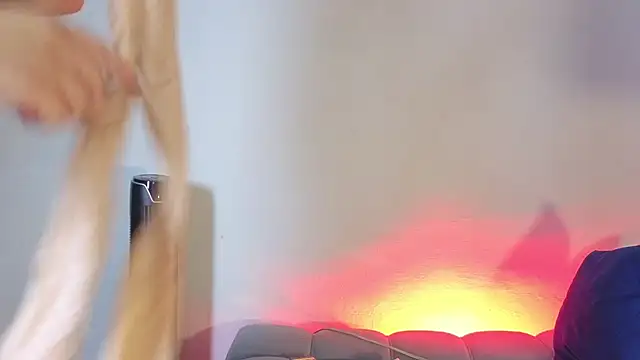 nahomi sweett online show from April 5, 11:18 am