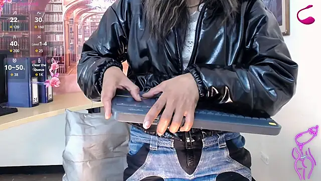 Snapshot of Catalella_Ar chatting on November 15, 3:37 am Catalella Ar online show from November 15, 3:37 am