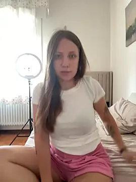 Snapshot of Sashabunny chatting on August 6, 9:33 am Sashabunny online show from August 6, 9:33 am