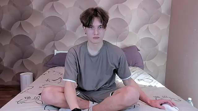 Ian Flor online show from April 10, 11:15 am