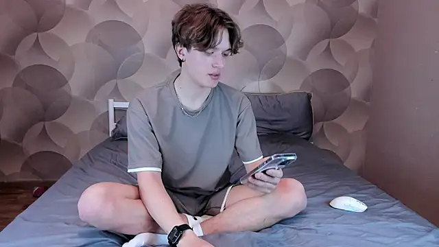 Ian Flor online show from April 28, 3:17 pm