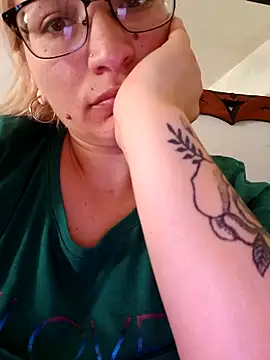 Snapshot of rusher27 chatting on December 3, 4:16 pm rusher27 online show from December 3, 4:16 pm