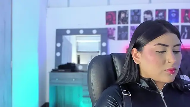 Snapshot of Tellme_Alexa chatting on January 19, 8:09 pm Tellme Alexa online show from January 19, 8:09 pm