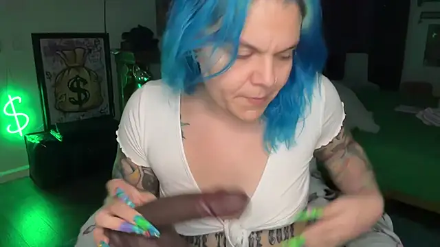 CherryBombBomb online show from February 6, 6:40 am