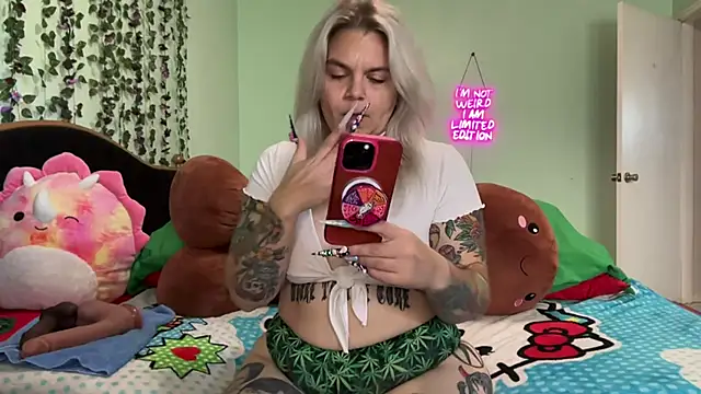 Snapshot of CherryBombBomb chatting on July 26, 6:48 pm CherryBombBomb online show from July 26, 6:48 pm