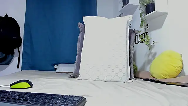 Aronxxs online show from February 28, 9:43 am