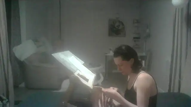 SunElizabeth online show from April 4, 4:15 pm