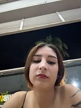 Snapshot of Mon_Cherry chatting on February 12, 1:33 am Mon Cherry online show from February 12, 1:33 am