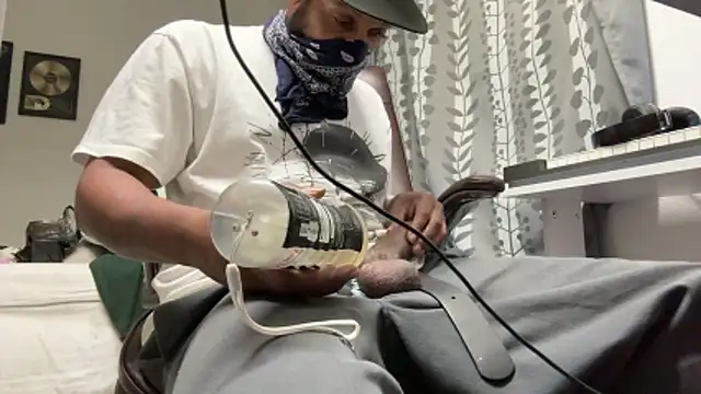 Snapshot of dickieshomieATX chatting on February 10, 10:41 am dickieshomieATX online show from February 10, 10:41 am