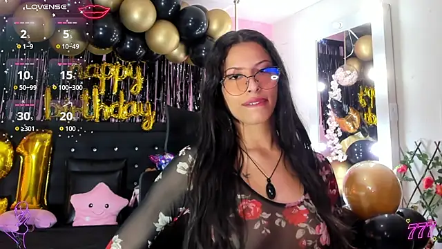 Snapshot of SamaraCortez chatting on April 24, 7:49 pm SamaraCortez online show from April 24, 7:49 pm