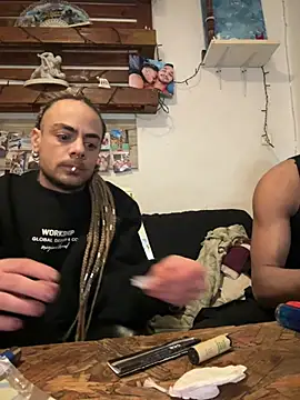 Snapshot of EnricoGio chatting on February 7, 7:59 pm EnricoGio online show from February 7, 7:59 pm