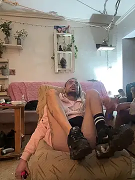 Snapshot of EnricoGio chatting on January 19, 12:58 am EnricoGio online show from January 19, 12:58 am