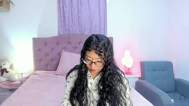 Latinabombsheell online show from March 22, 6:28 am