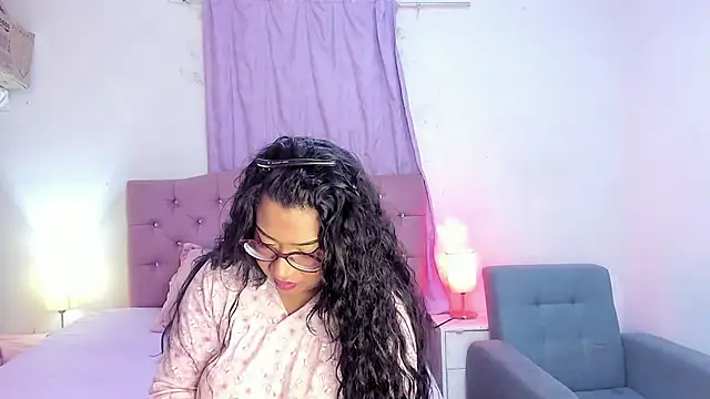 Latinabombsheell online show from April 28, 4:06 am