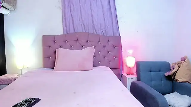 Latinabombsheell online show from April 29, 6:17 am