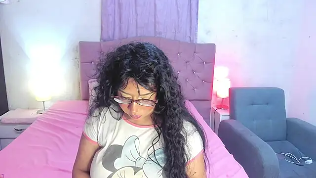 Snapshot of Latinabombsheell chatting on June 11, 5:55 pm Latinabombsheell online show from June 11, 5:55 pm