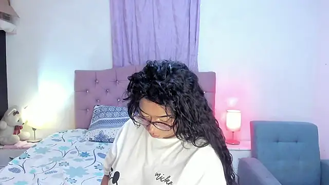 Latinabombsheell online show from June 21, 4:37 am