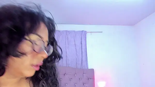 Latinabombsheell online show from July 1, 6:37 am