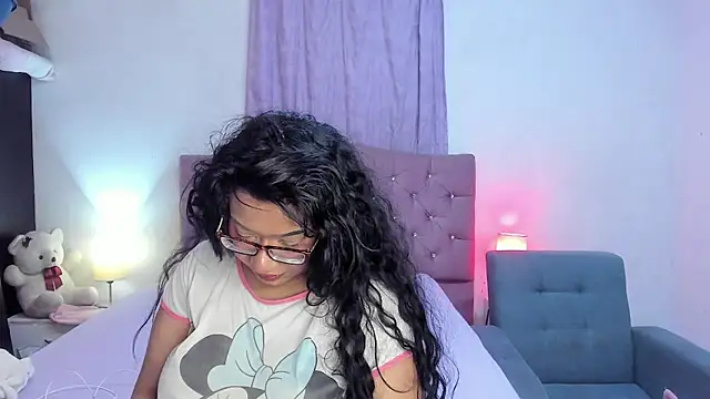 Latinabombsheell online show from July 18, 4:49 am