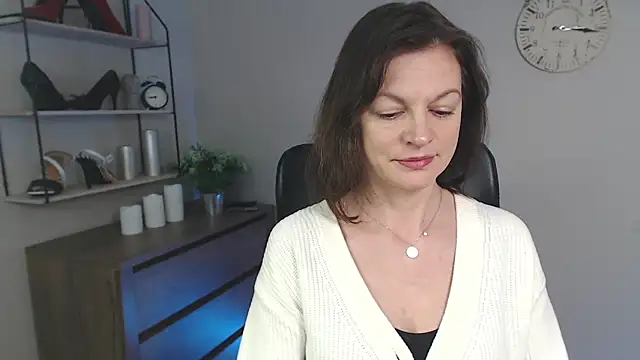 VivianWILD online show from March 5, 7:05 am