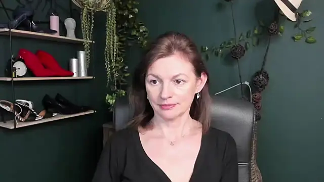 VivianWILD online show from March 10, 10:15 am