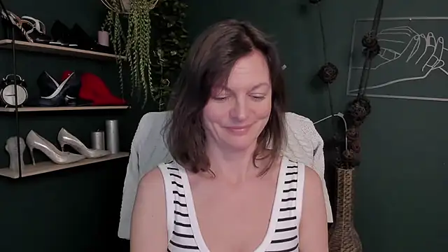 VivianWILD online show from March 11, 1:23 pm