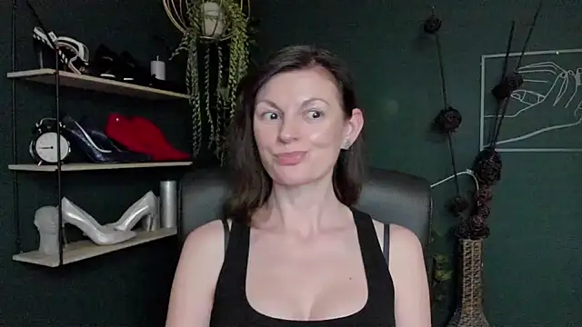 VivianWILD online show from March 18, 1:31 pm