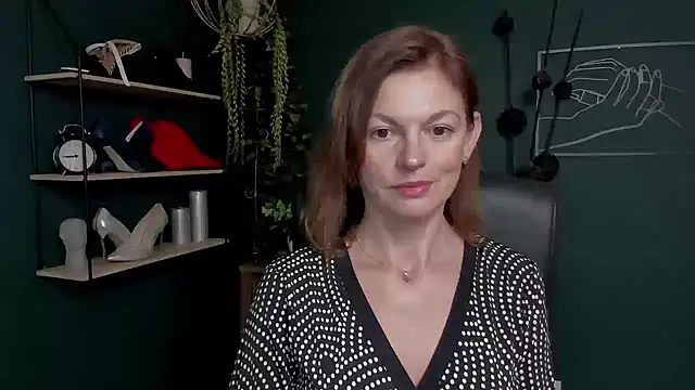 VivianWILD online show from September 15, 6:35 am