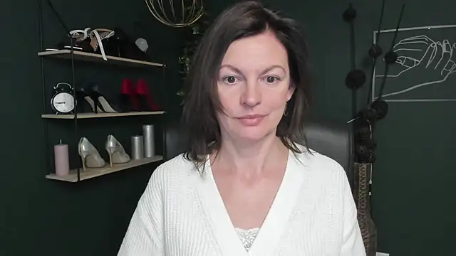 VivianWILD online show from September 26, 5:55 am