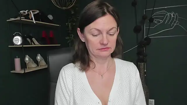 VivianWILD online show from October 13, 6:24 am