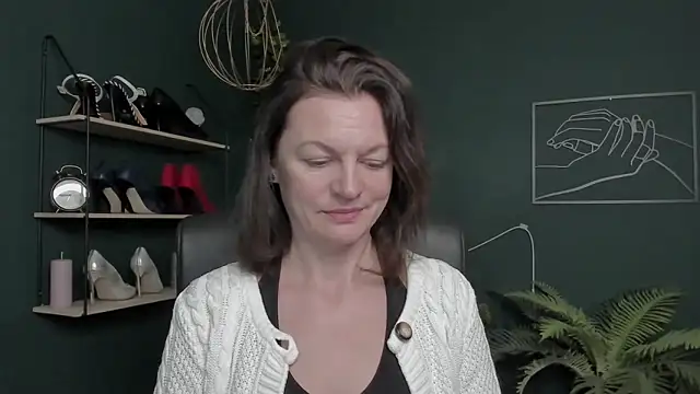 VivianWILD online show from November 10, 7:40 am