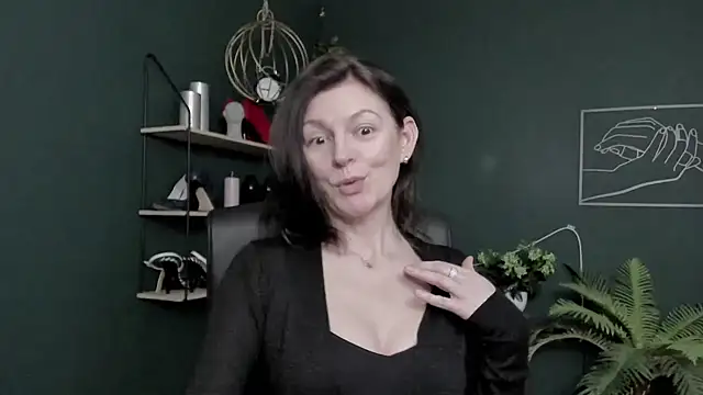 VivianWILD online show from March 12, 6:41 am