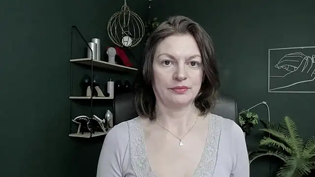 VivianWILD online show from April 24, 6:05 am