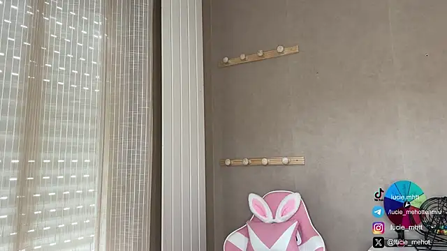 lucie mehott online show from September 28, 7:47 am