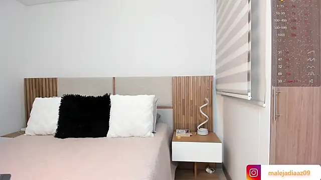 MalejaDiaz  online show from April 12, 1:27 pm