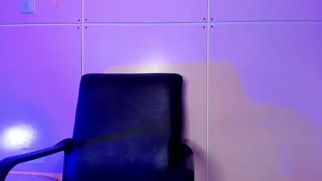 Hilary-banks online show from December 4, 10:35 am