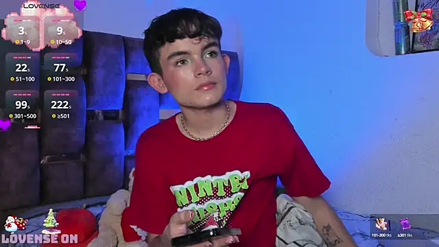 Snapshot of Angelo_018 chatting on December 15, 10:18 am Angelo 018 online show from December 15, 10:18 am