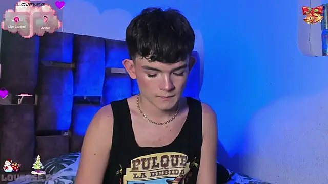 Snapshot of Angelo_018 chatting on December 28, 3:37 am Angelo 018 online show from December 28, 3:37 am