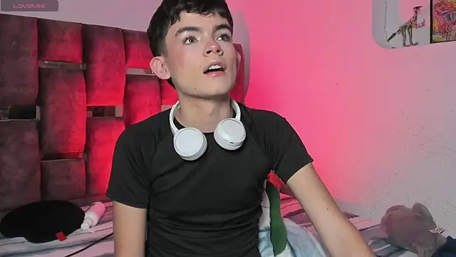 Snapshot of Angelo_018 chatting on January 4, 5:48 am Angelo 018 online show from January 4, 5:48 am